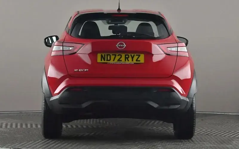 Usado Nissan Juke Visia 114 CV (83 kW) 2022 Rojo SUV