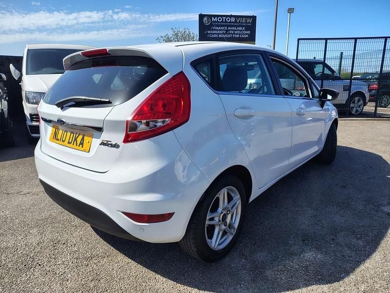 Used Ford Fiesta Zetec 2010 White Hatchback