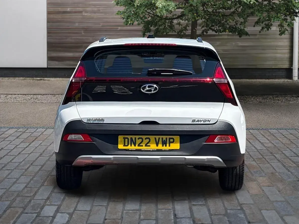 Used Hyundai Bayon SE 100 HP (73 kW) 2022 White SUV