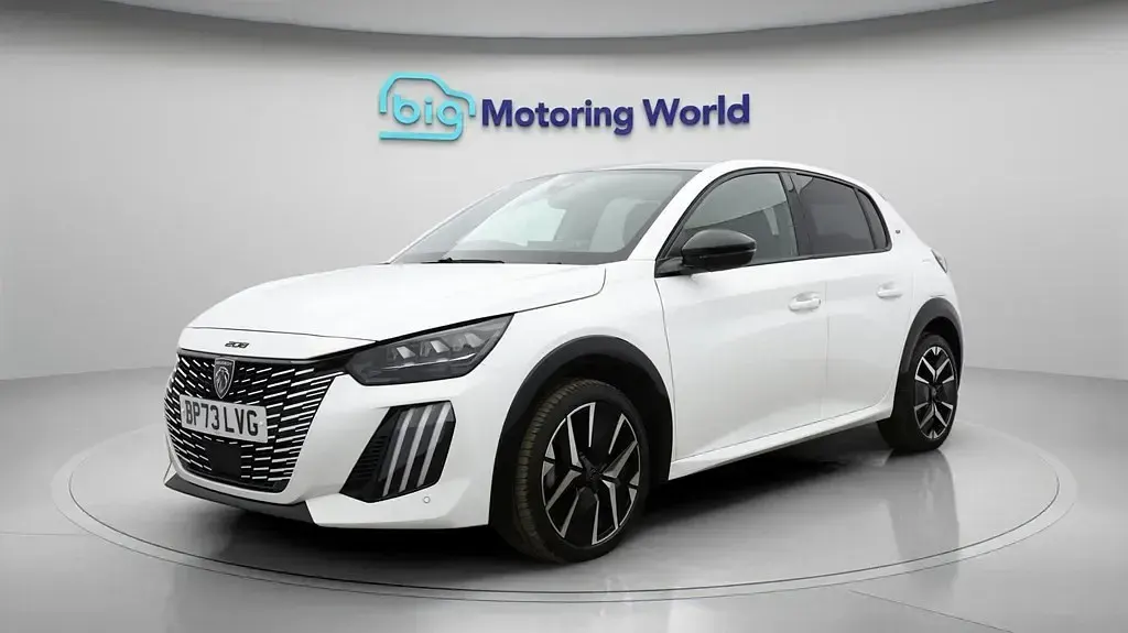 Gebraucht Peugeot 208 GT 100 PS (73 kW) 2024 Weiß Kleinwagen