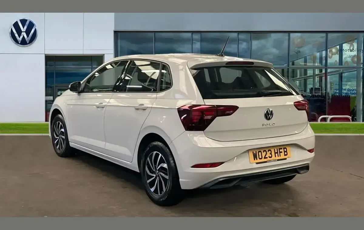 Used VW Polo Life 80 HP (58 kW) 2023 Ascot grey Hatchback