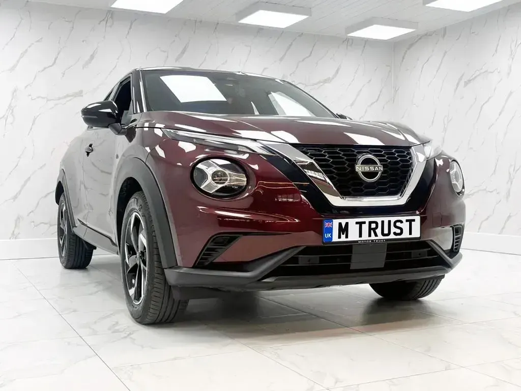 Used Nissan Juke N-Connecta 114 HP (83 kW) 2023 Red SUV