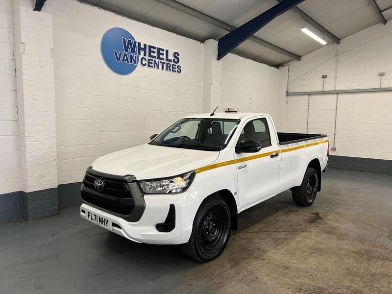 White Used 2021 Toyota HiLux Active Pickup | £22,790 (Expensive) - Image 1/4