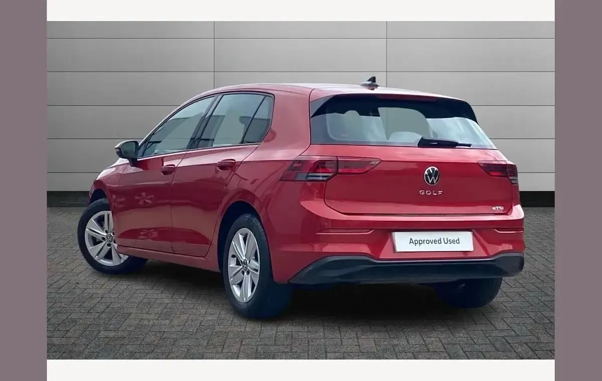 Used VW Golf VIII Life 150 HP (110 kW) 2024 Red Hatchback