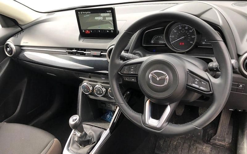 Usado Mazda 2 75 HP (55 kW) 2023 Branco Citadino