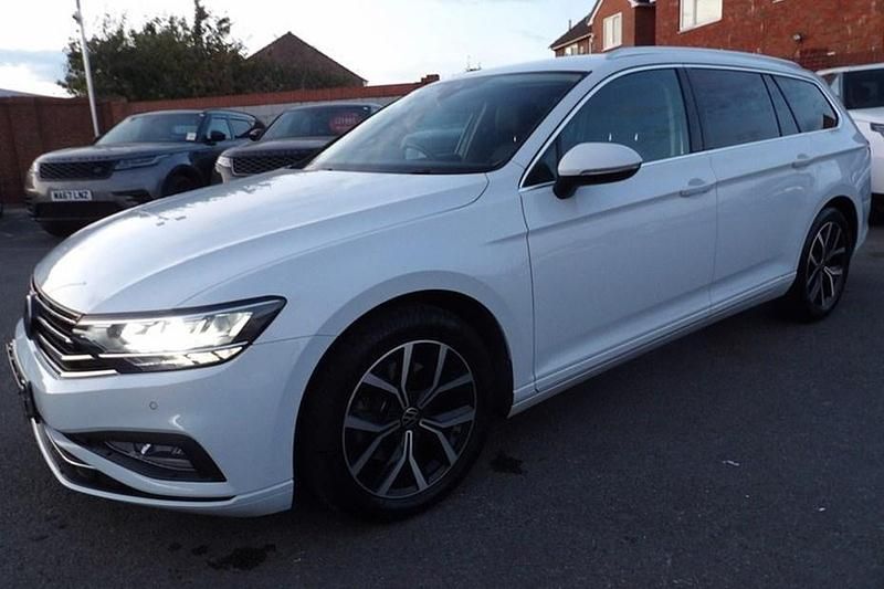 White Used 2022 VW Passat SEL Estate | £15,995 (Expensive) - Image 1/1