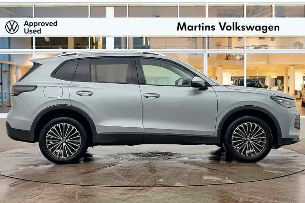 Second-hand VW Tiguan Match 204 CP (150 kW) 2025 Argintiu SUV
