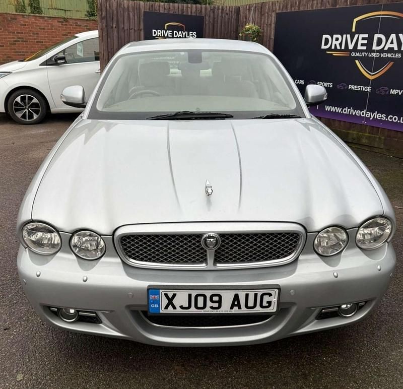 Used Jaguar XJ 340 HP (250 kW) 2019 Grey Sedan