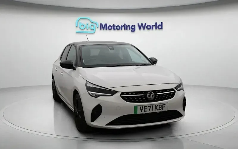 Second-hand Vauxhall Corsa-e Elite 100 kW (136 CP) 2020 Alb Hatchback