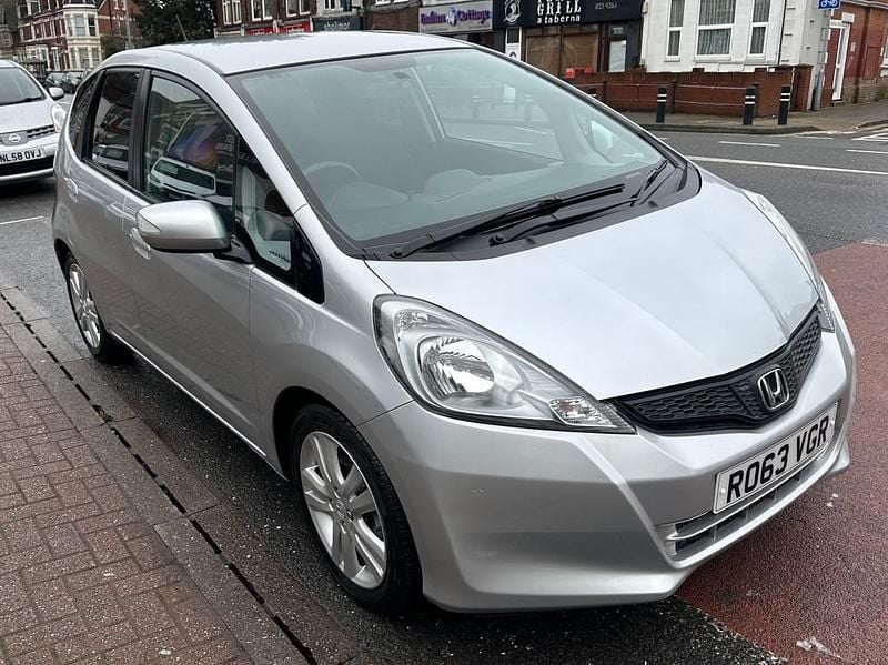 Used Honda Jazz ES 99 HP (72 kW) 2013 Silver Hatchback