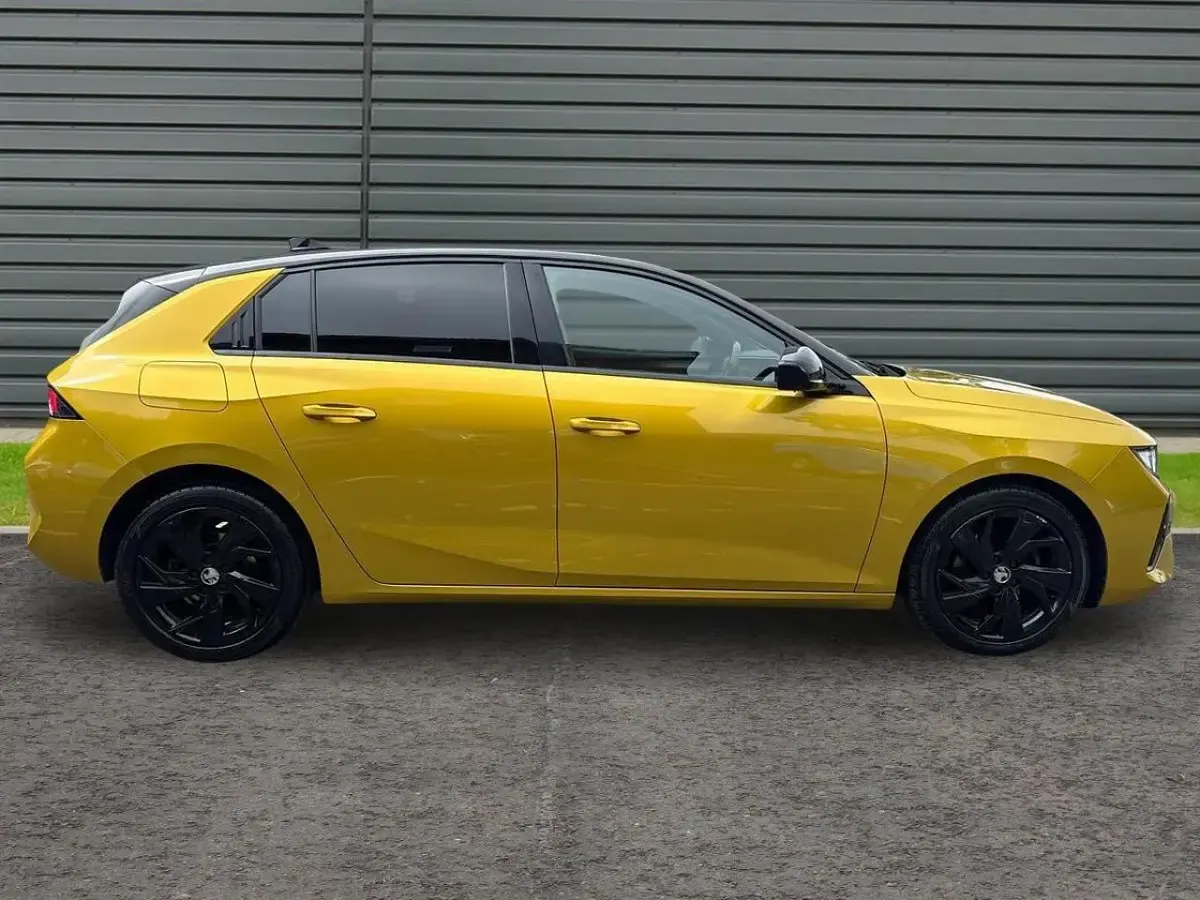 Used Vauxhall Astra GS Line 131 HP (96 kW) 2022 Hatchback