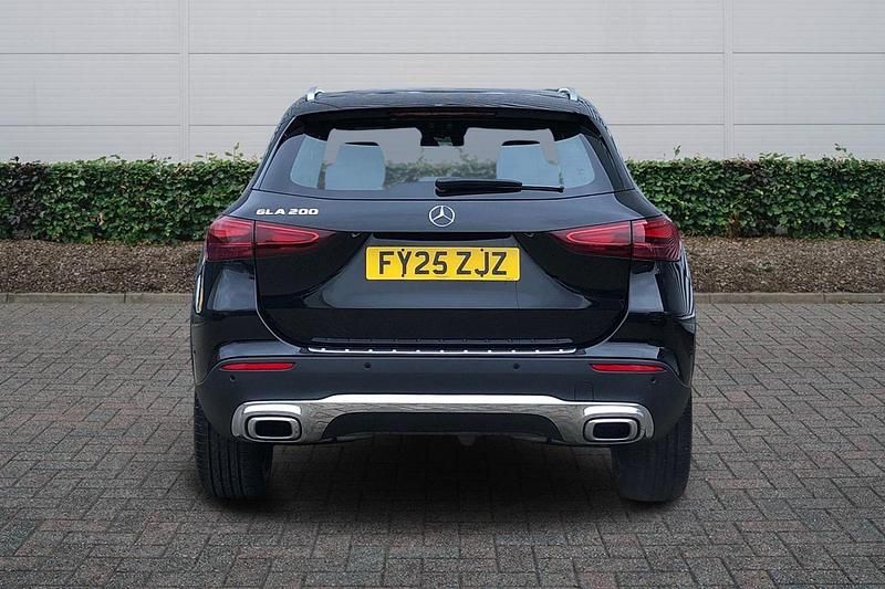 Used Mercedes GLA200 Executive 163 HP (119 kW) 2025 Black SUV