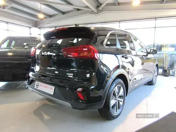 Gebraucht Kia Niro 139 PS (102 kW) 2022 Schwarz SUV