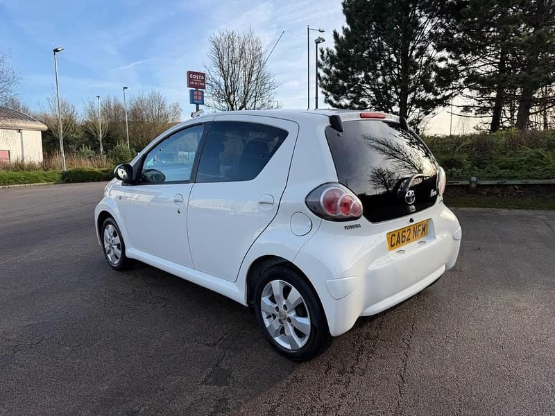 Used Toyota Aygo 68 HP (50 kW) 2013 White Hatchback