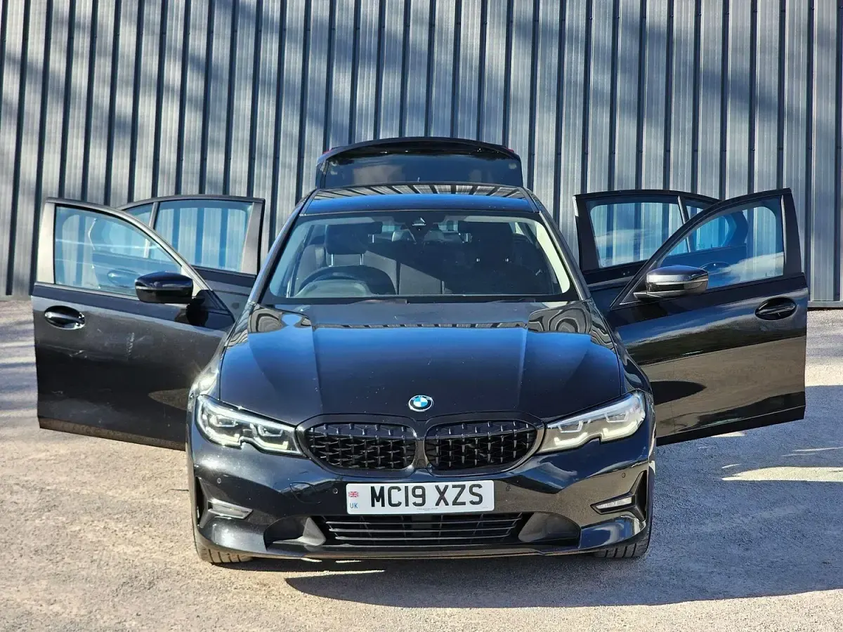 Used BMW 320 2019 Black Sedan