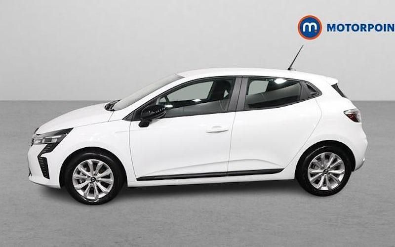 Used Renault Clio V Evolution 143 HP (105 kW) 2025 White Hatchback