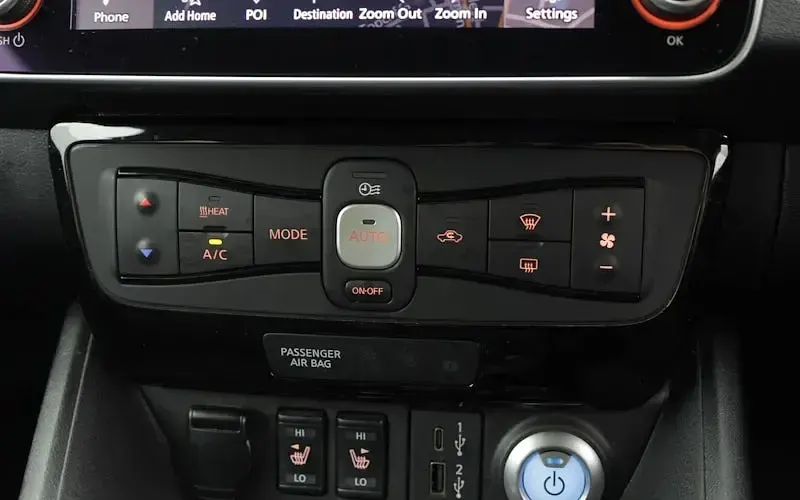 Used Nissan Leaf N-Connecta 110 kW (150 HP) 2022 Red Hatchback