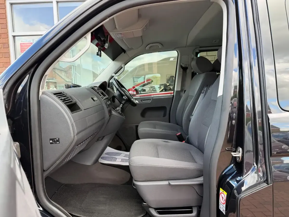 Used VW Caravelle SE 140 HP (102 kW) 2010 Black Van