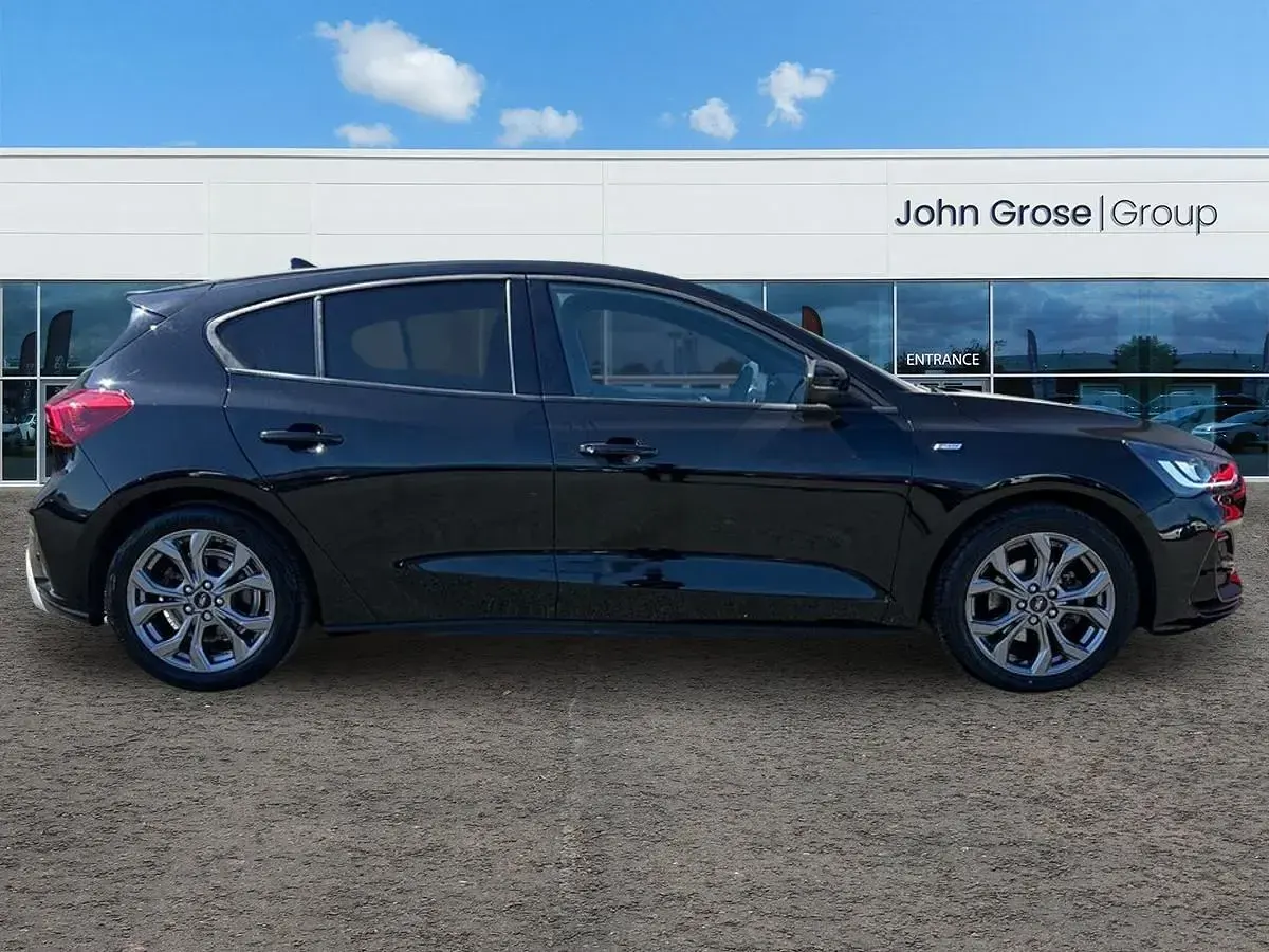 Usado Ford Focus ST-Line 2023 Negro Utilitario