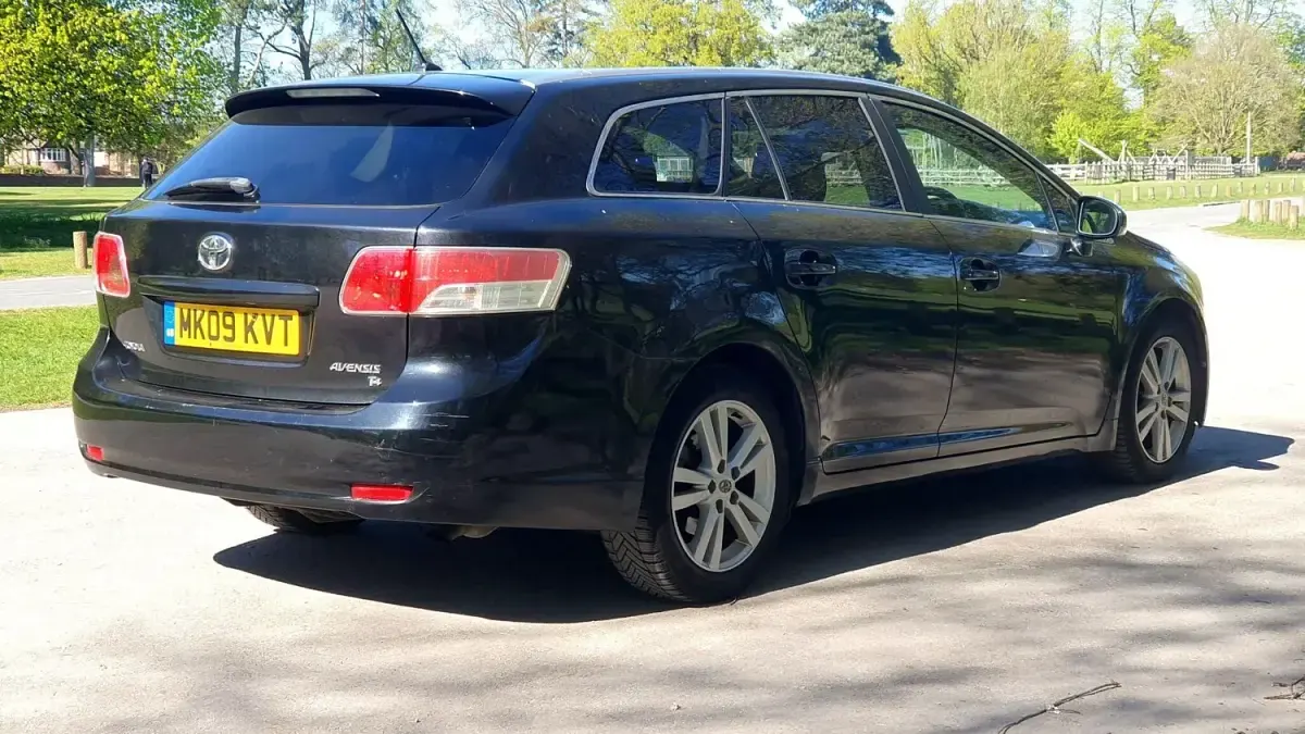Usado Toyota Avensis T4 2009 Negro Familiar