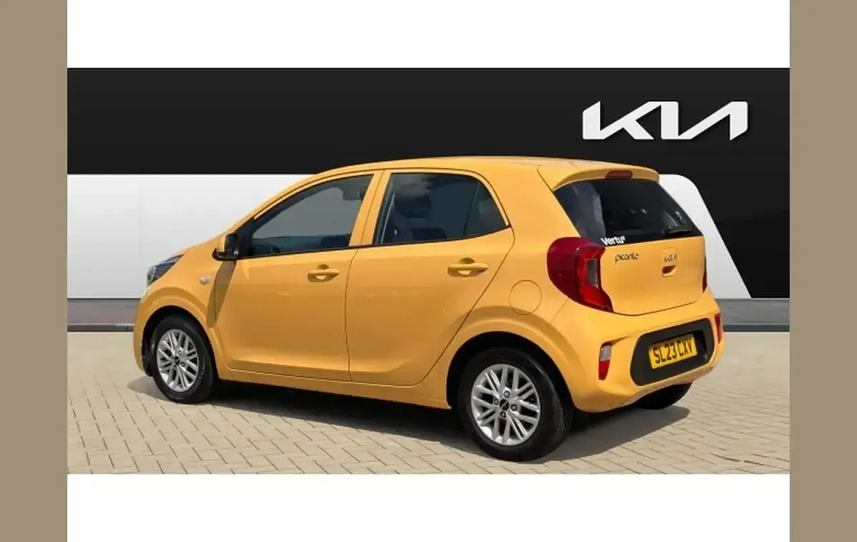 Used Kia Picanto 65 HP (47 kW) 2023 Yellow Hatchback