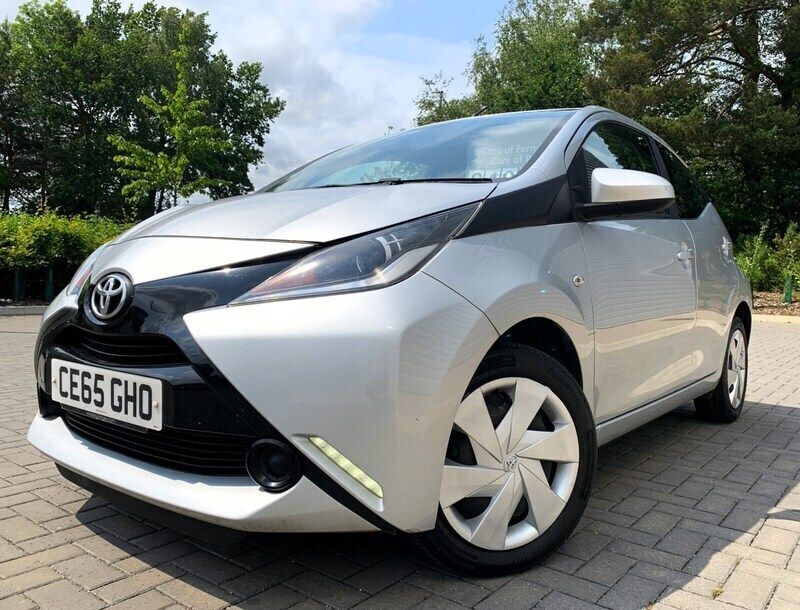 Silver Used 2015 Toyota Aygo X-play Hatchback | £4,995 (Fair price) - Image 1/4