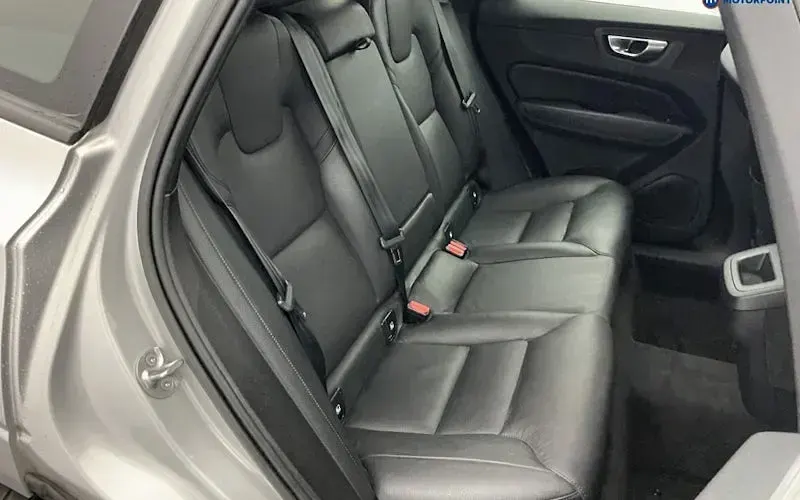 Used Volvo XC60 Core 250 HP (183 kW) 2022 Silver SUV