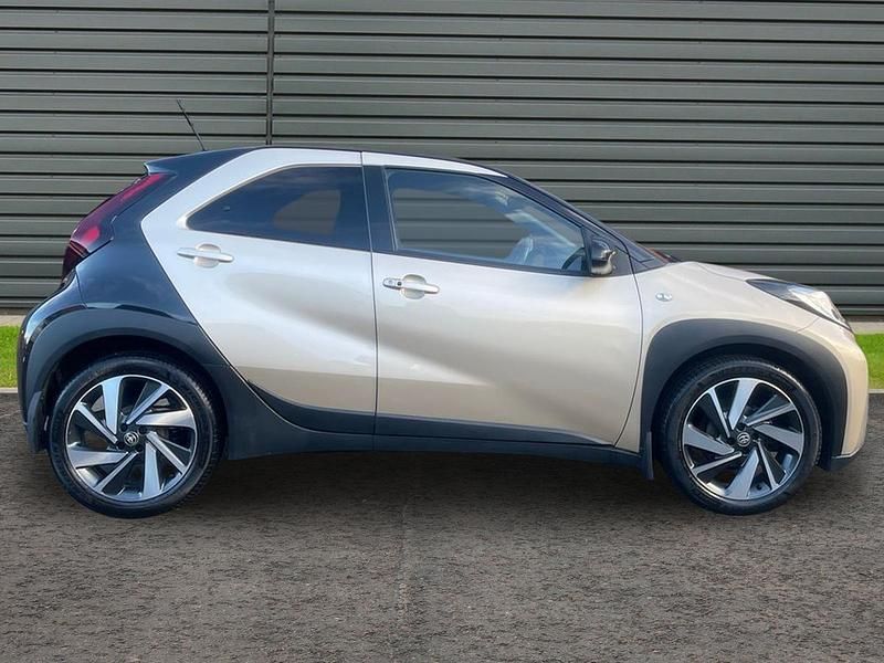 Used Toyota Aygo X 72 HP (52 kW) 2022 Beige SUV
