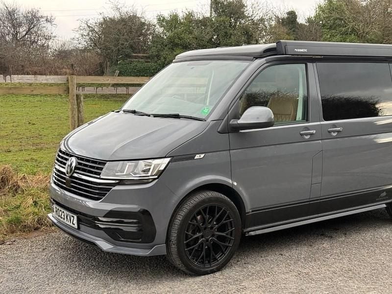 Begagnad VW Transporter 2023 Grå Van