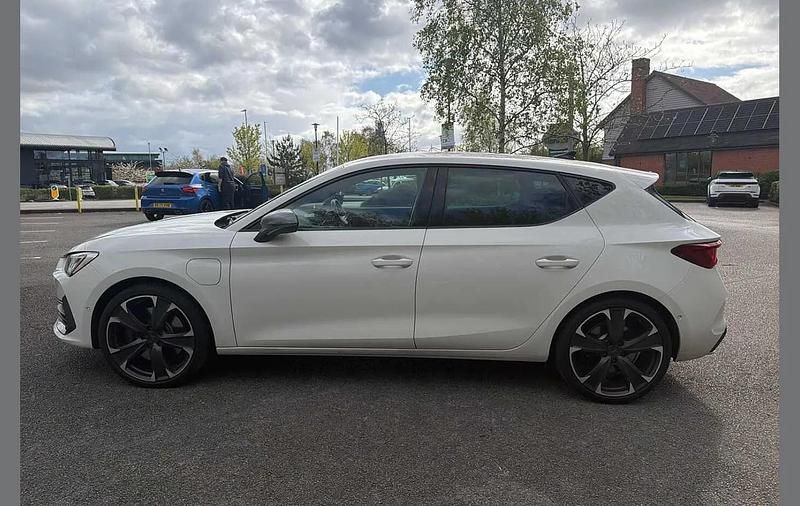 Used Cupra Leon VZ2 241 HP (177 kW) 2023 White Hatchback