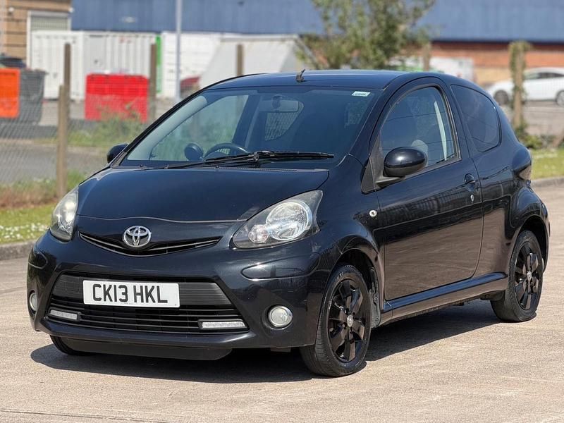 Używany Toyota Aygo 68 KM (50 kW) 2013 Czarny Hatchback
