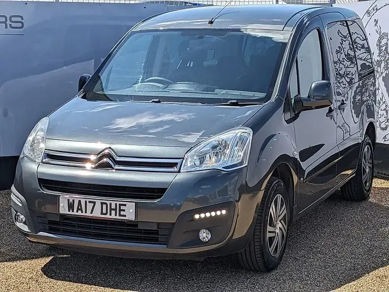 Used Citroën Berlingo Feel 100 HP (73 kW) 2017 Grey MPV