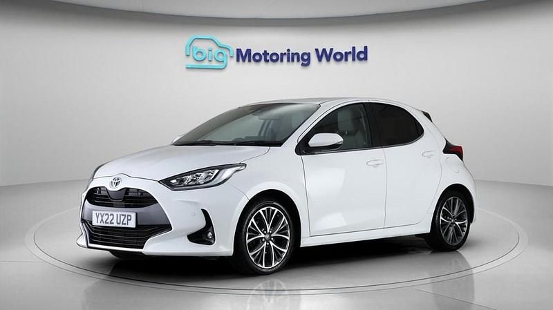Used Toyota Yaris Hybrid 116 HP (85 kW) 2022 White Hatchback
