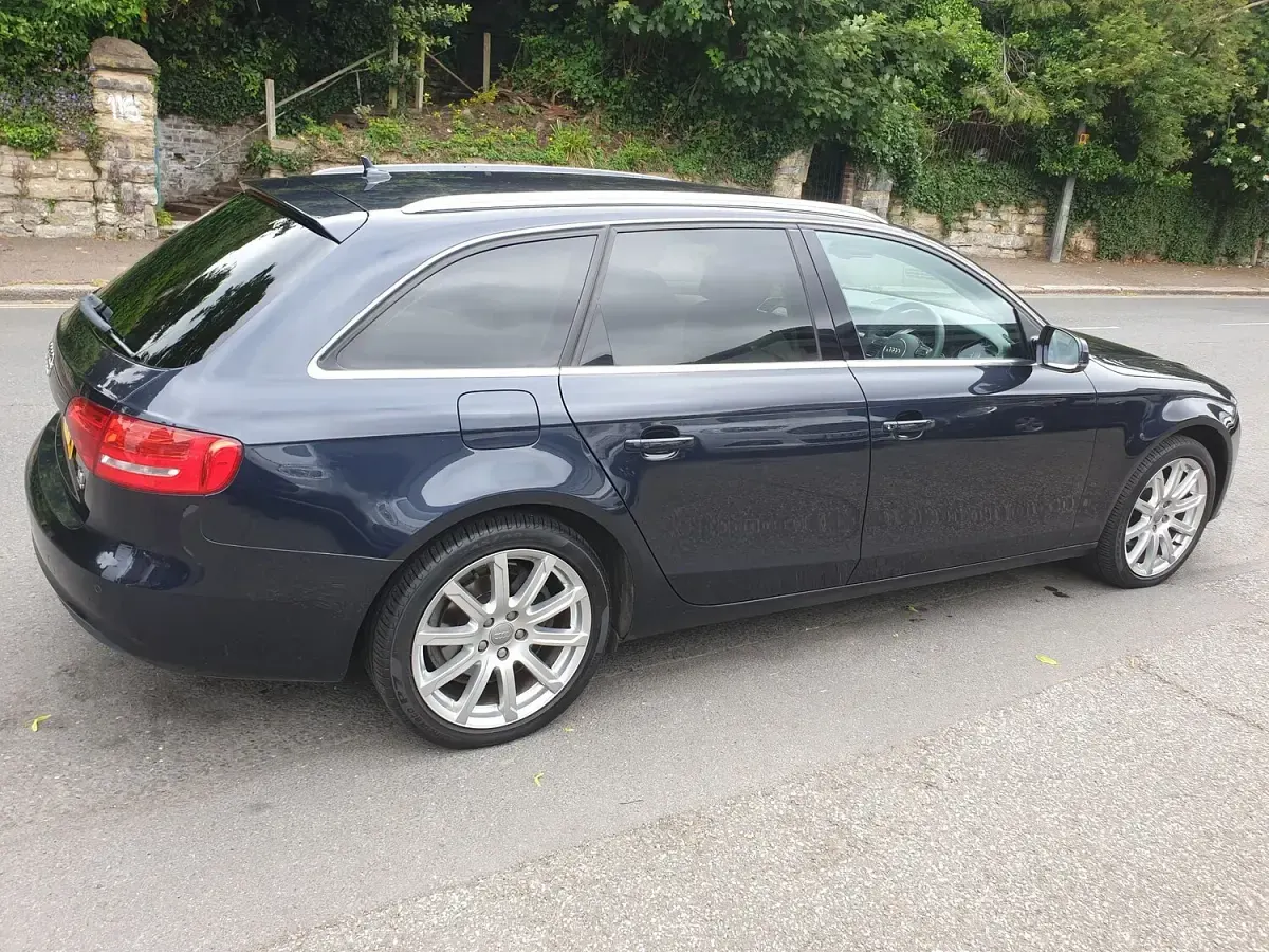 Used Audi A4 Design 177 HP (130 kW) 2014 Blue Estate