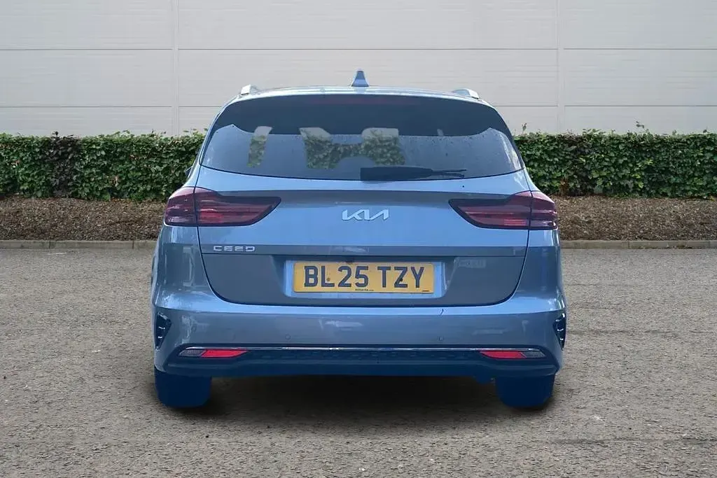 Used Kia Ceed 138 HP (101 kW) 2025 Silver Hatchback