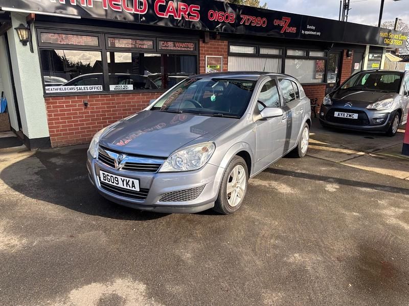 Used Vauxhall Astra Active 2009 Silver Hatchback