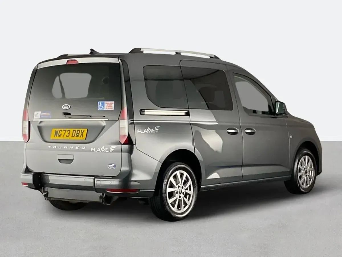 Begagnad Ford Tourneo Connect Titanium 122 HK (89 kW) 2023 Grå Minibuss