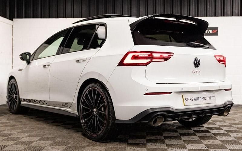 Used VW Golf VII GTI Clubsport 300 HP (220 kW) 2021 White Hatchback