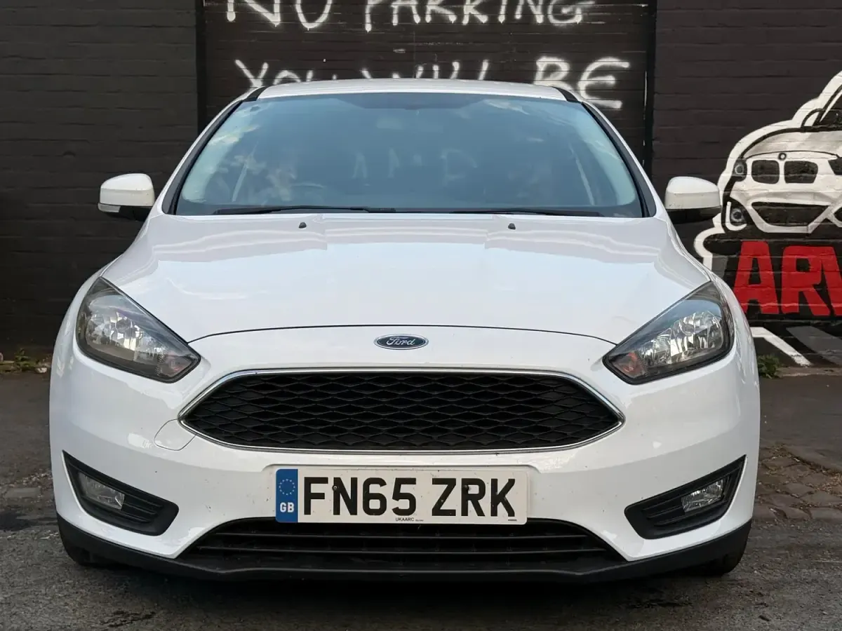 Used Ford Focus Zetec 120 HP (88 kW) 2015 White Hatchback