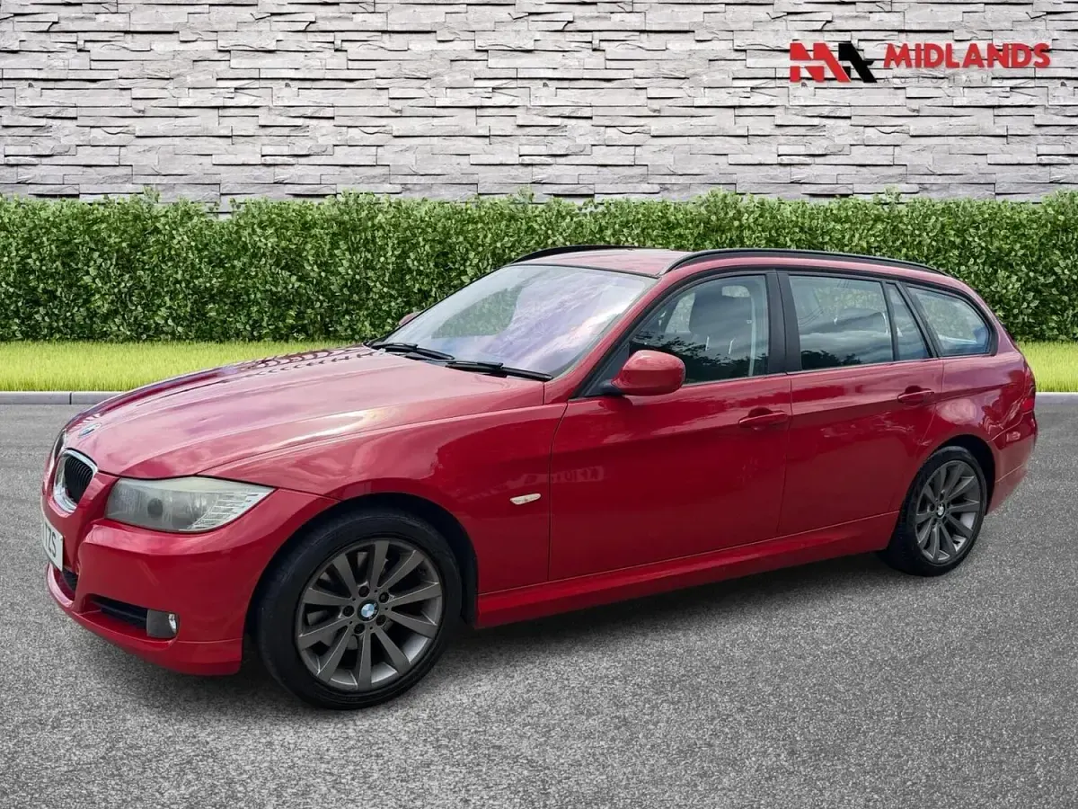 Used BMW 318 2011 Red Estate