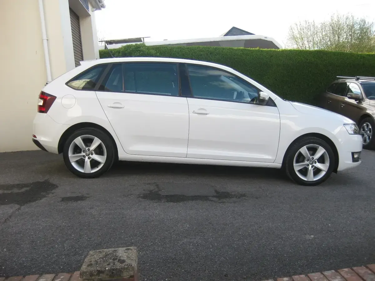 Used Skoda Rapid SE 95 HP (69 kW) 2017 White Hatchback