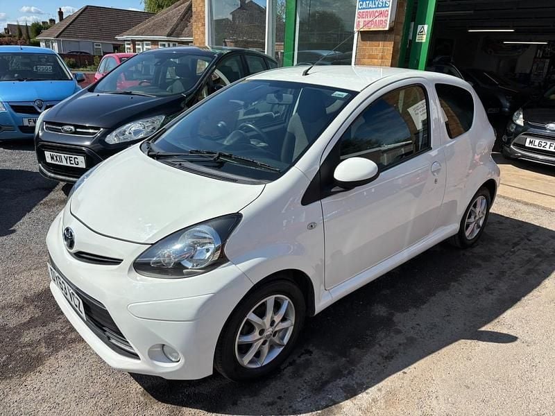 White Used 2013 Toyota Aygo Hatchback | £3,695 (Fair price) - Image 1/4