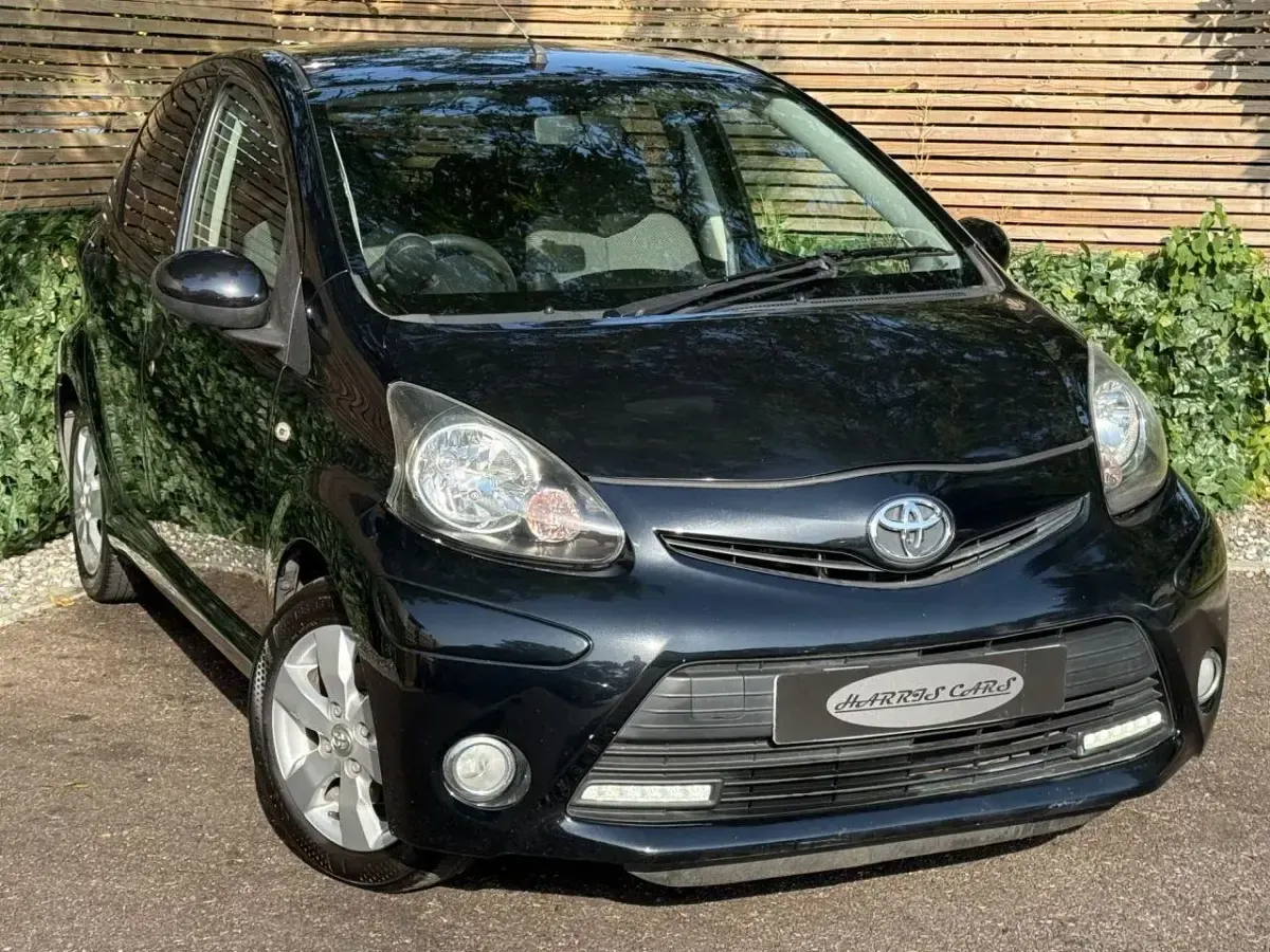Used Toyota Aygo 68 HP (50 kW) 2013 Black Hatchback