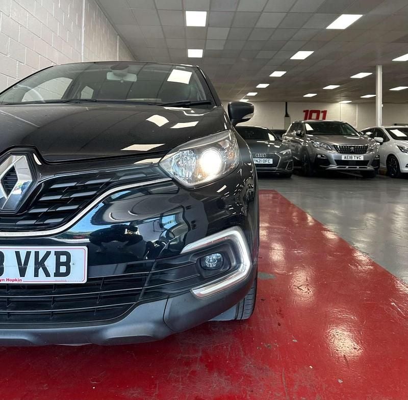 Second-hand Renault Captur Dynamique 90 CP (66 kW) 2018 Negru SUV