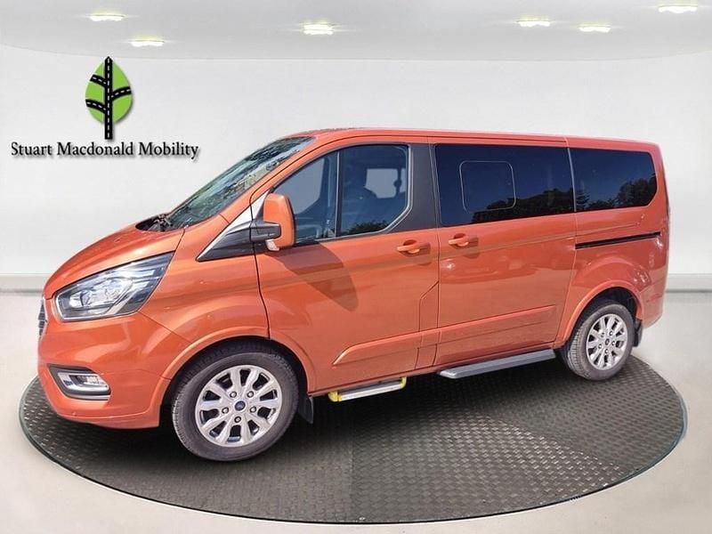 Used Ford Tourneo Titanium 130 HP (95 kW) 2023 Orange MPV