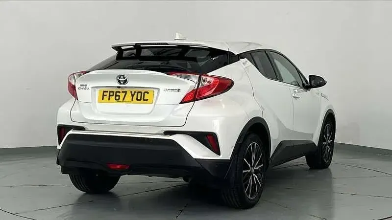 Used Toyota C-HR 122 HP (89 kW) 2017 White SUV