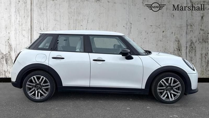 Usado Mini Cooper Classic 204 HP (150 kW) 2024 Branco Citadino