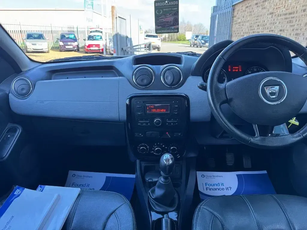 Used Dacia Duster Lauréate 110 HP (80 kW) 2013 White SUV