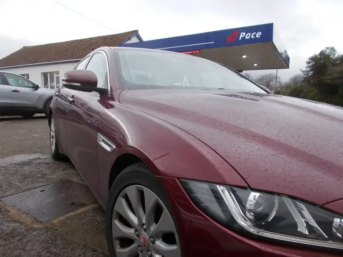 Used Jaguar XE Portfolio 163 HP (119 kW) 2015 Red Sedan