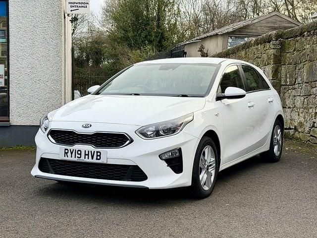 Used Kia Ceed 114 HP (83 kW) 2019 White Hatchback